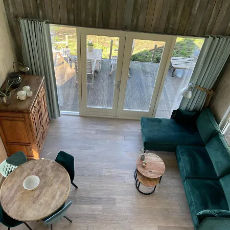 Landelijk Knus Tuinhuis 度假居 *